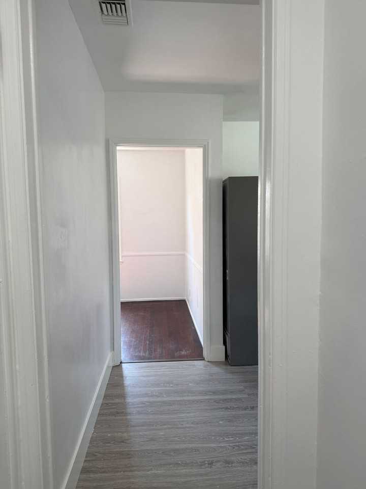 7035 Stansbury Avenue - Photo 7 of 11