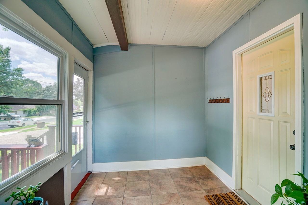 1606 Steensland Drive - Photo 3 of 21