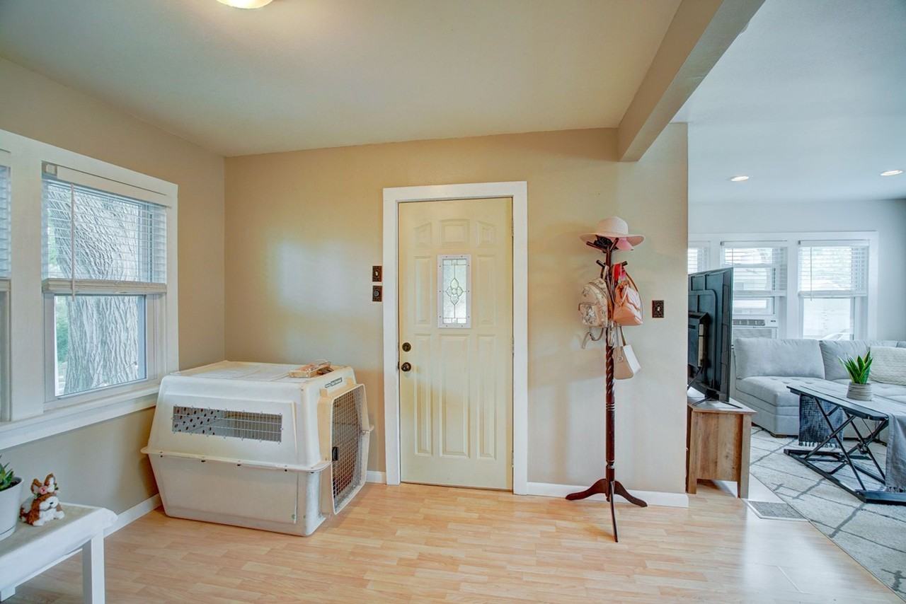 1606 Steensland Drive - Photo 4 of 21