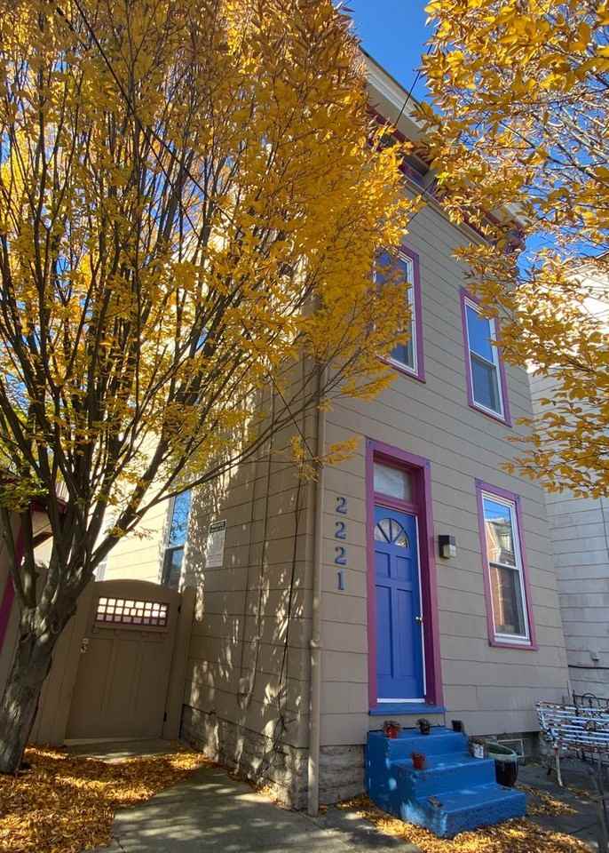 2221 Victor St - Photo 2 of 40