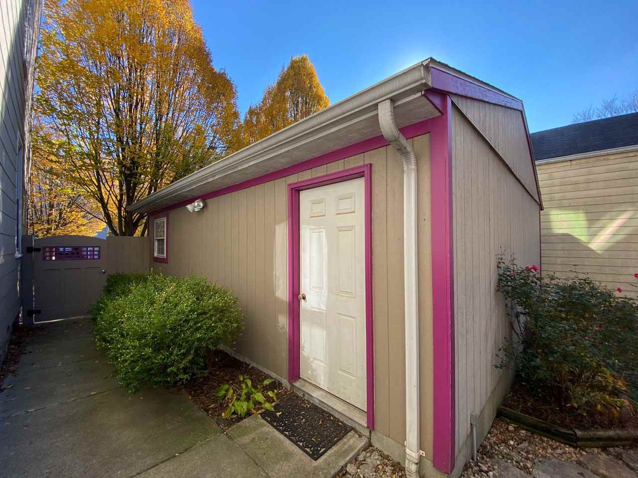 2221 Victor St - Photo 5 of 40