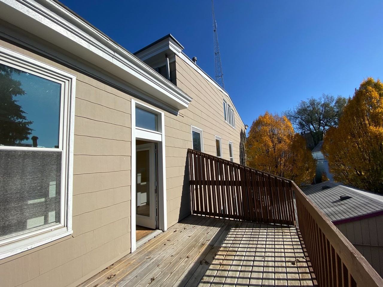 2221 Victor St - Photo 6 of 40
