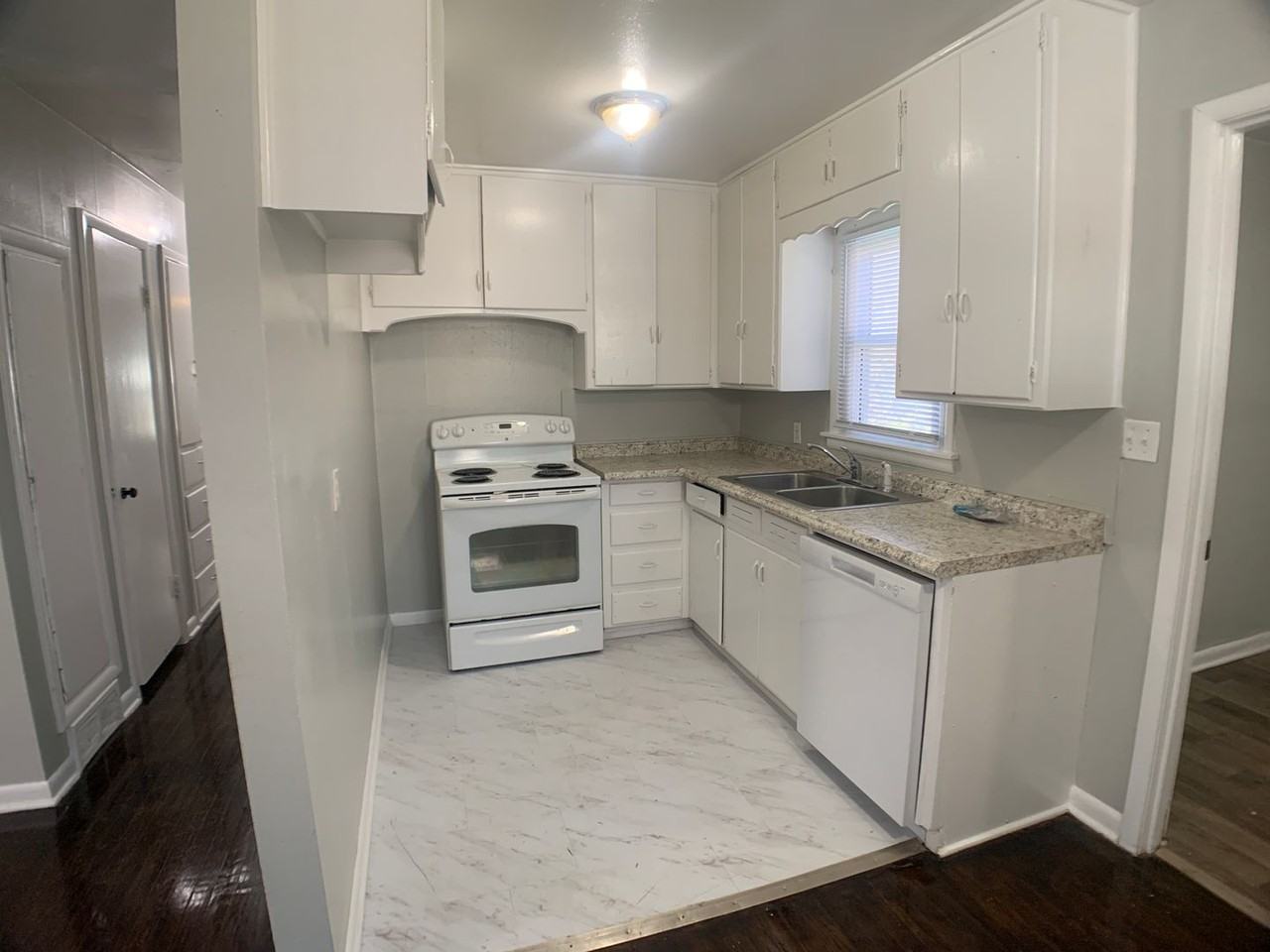 3117 North Lindsay Avenue - Photo 2 of 24