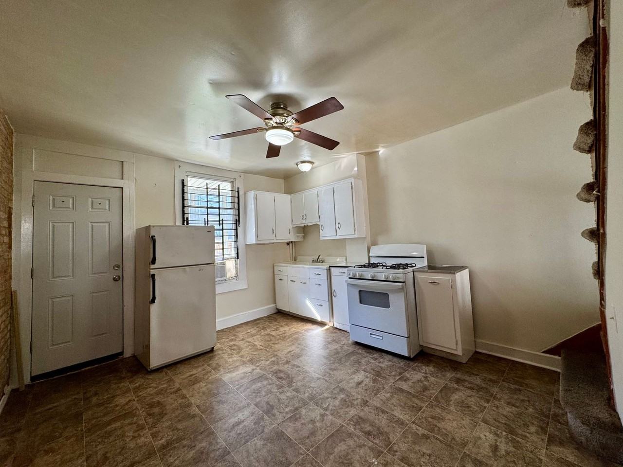 3413 Leverton Ave - Photo 5 of 15