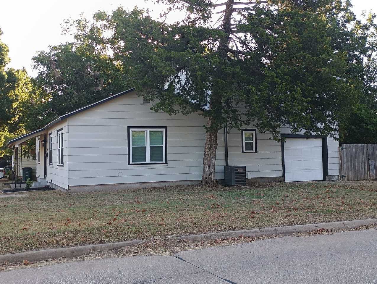 4000 Se 10th Pl - Photo 2 of 30