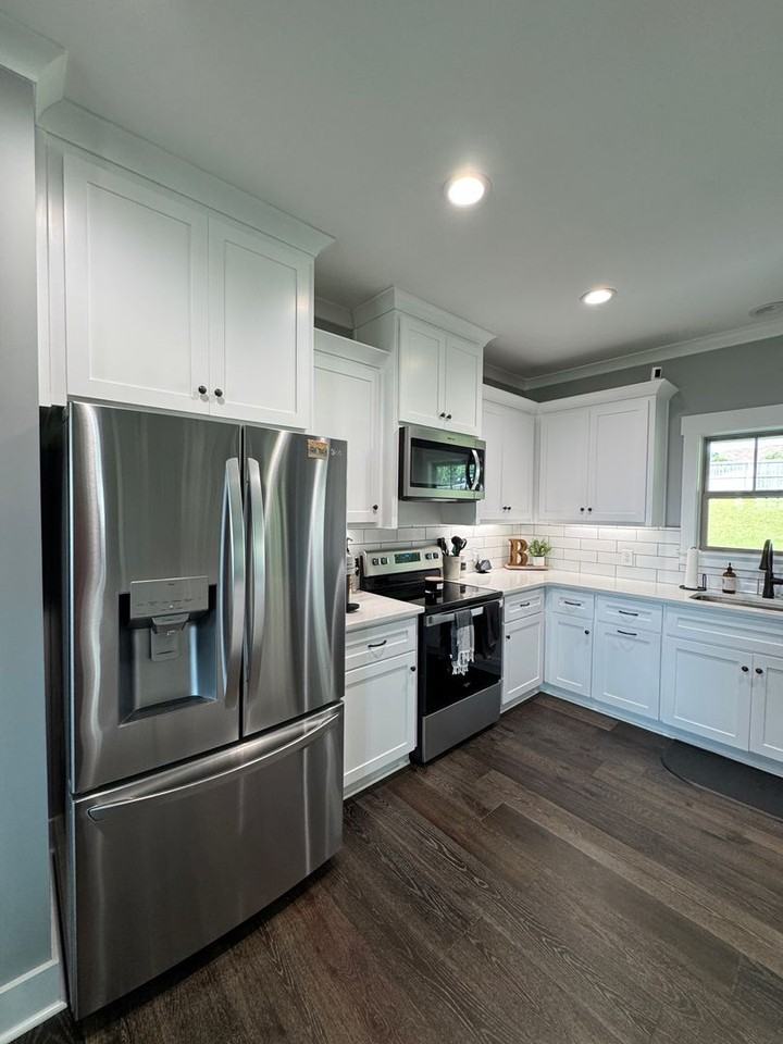 364 Lakes Dr - Photo 2 of 16