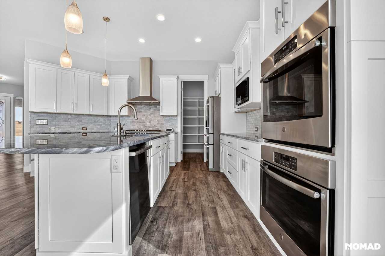 19887 Kershaw Ct - Photo 3 of 40