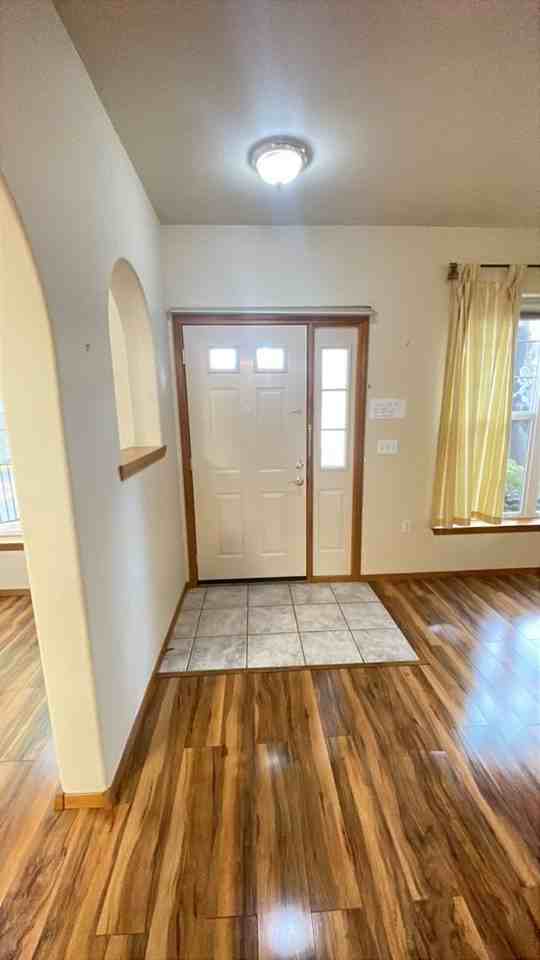 905 Mountain Meadows Circle - Photo 4 of 15