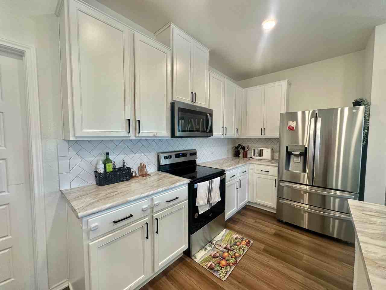 123 Adeline Dr - Photo 3 of 24