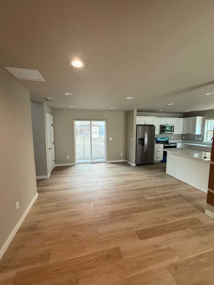 113 W 5th St - Photo 4 of 15