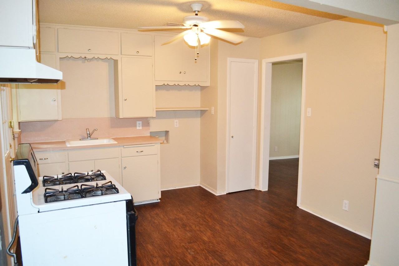 1609 Wayne St - Photo 2 of 11