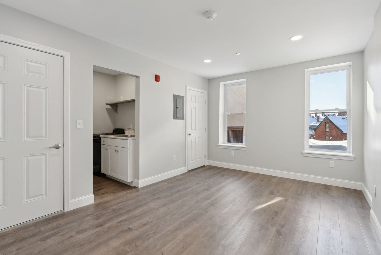610 Congress St - Photo 2 of 8