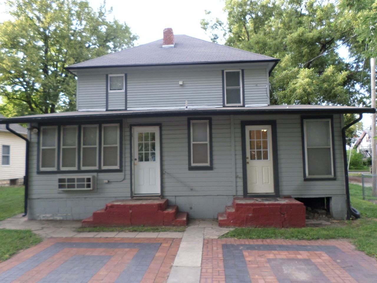 715 Laramie St - Photo 2 of 23