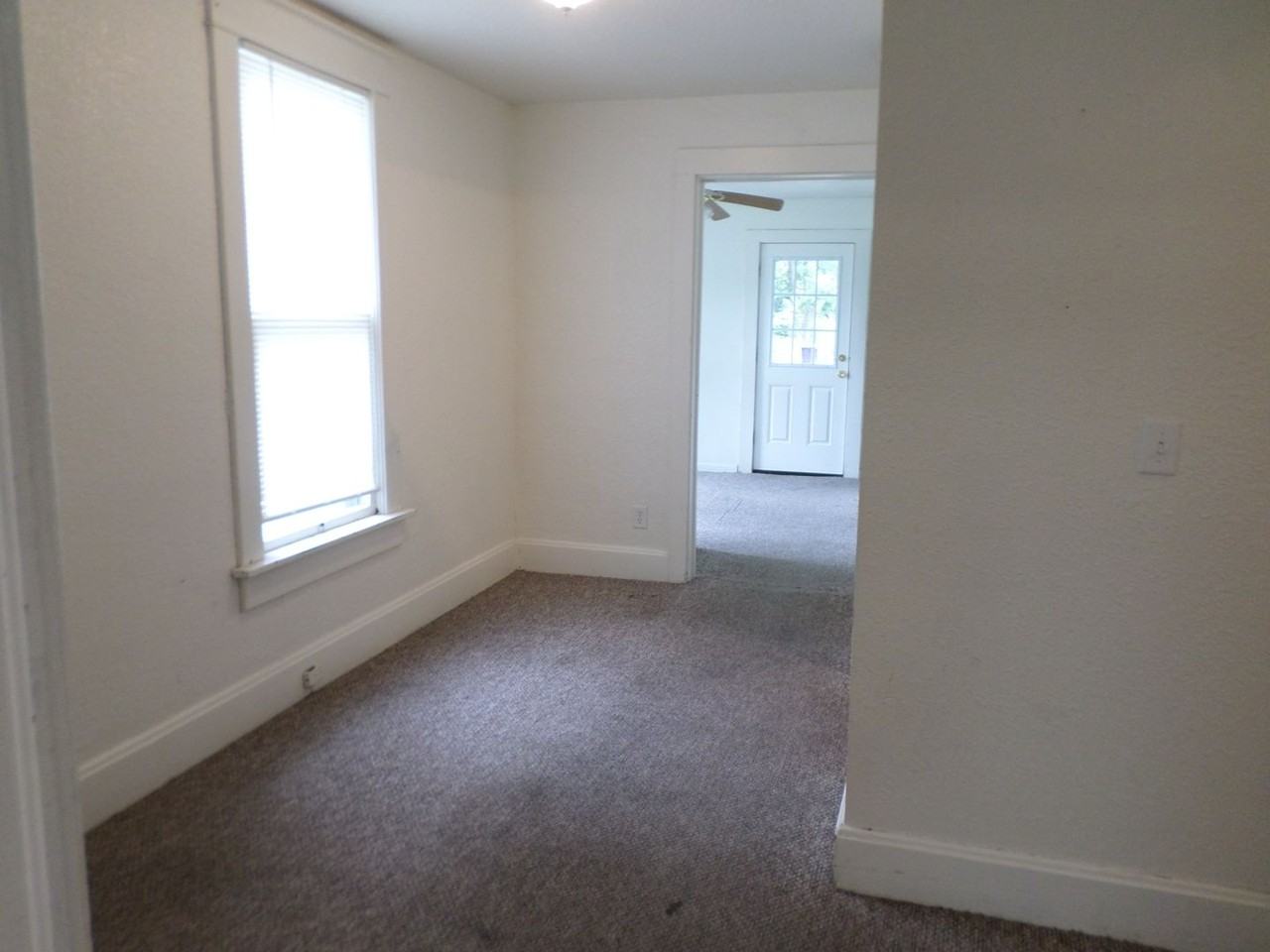 715 Laramie St - Photo 4 of 23