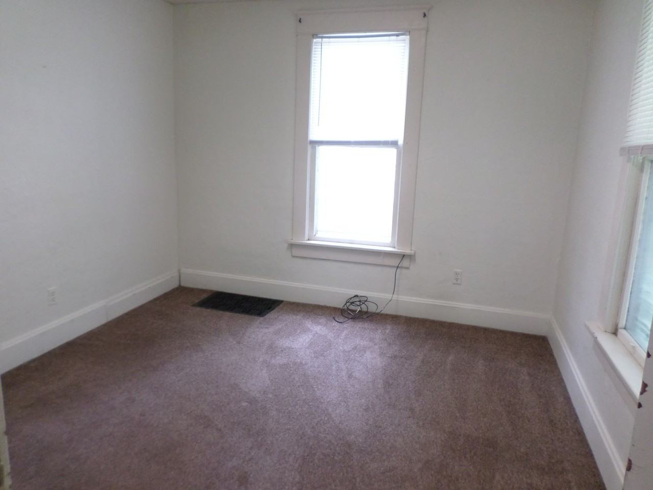 715 Laramie St - Photo 6 of 23