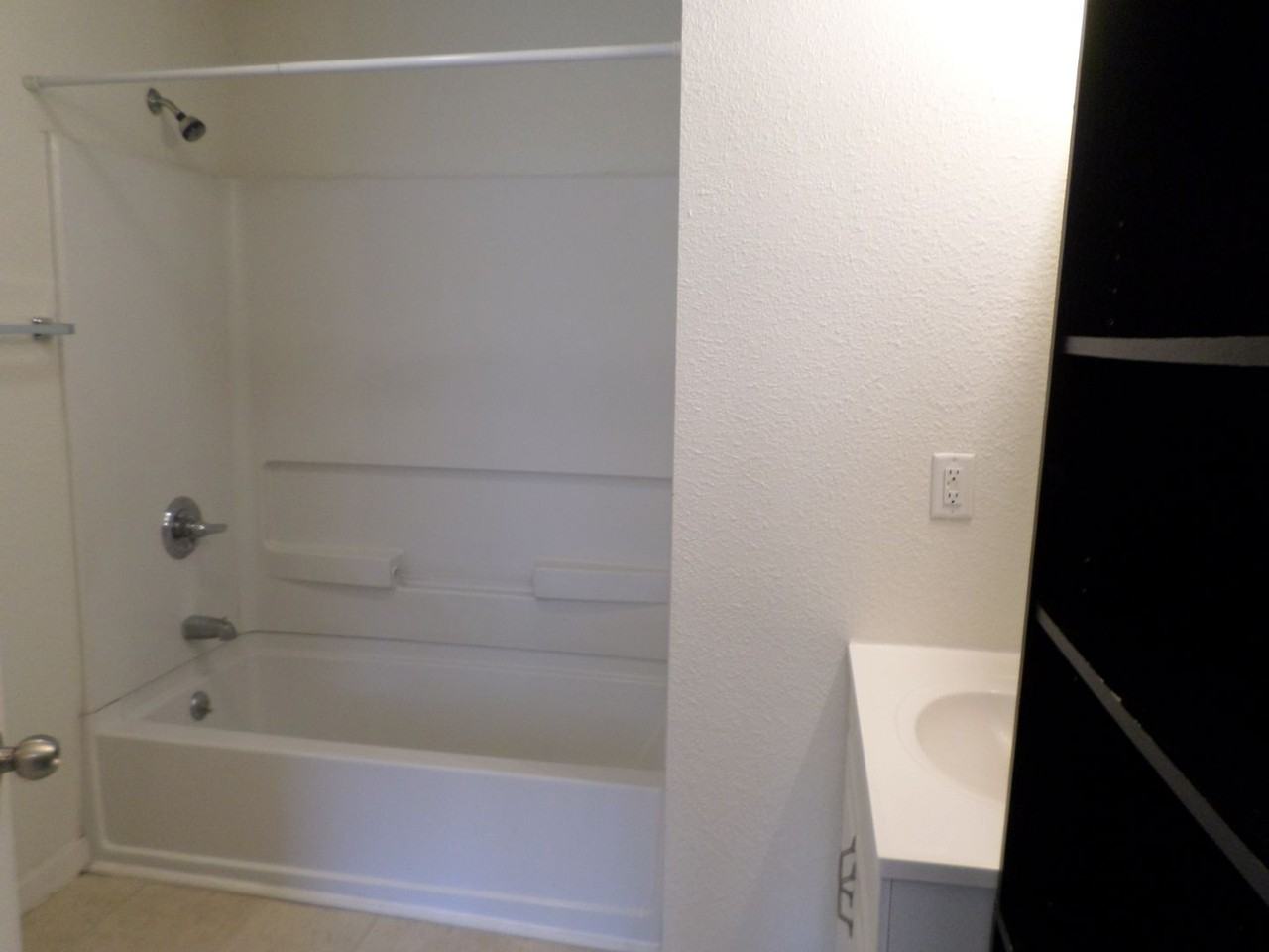 715 Laramie St - Photo 7 of 23