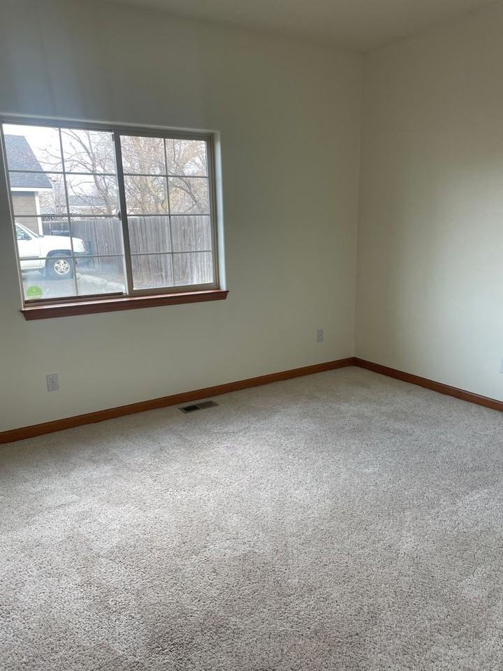 330 Kathleen Place - Photo 5 of 27