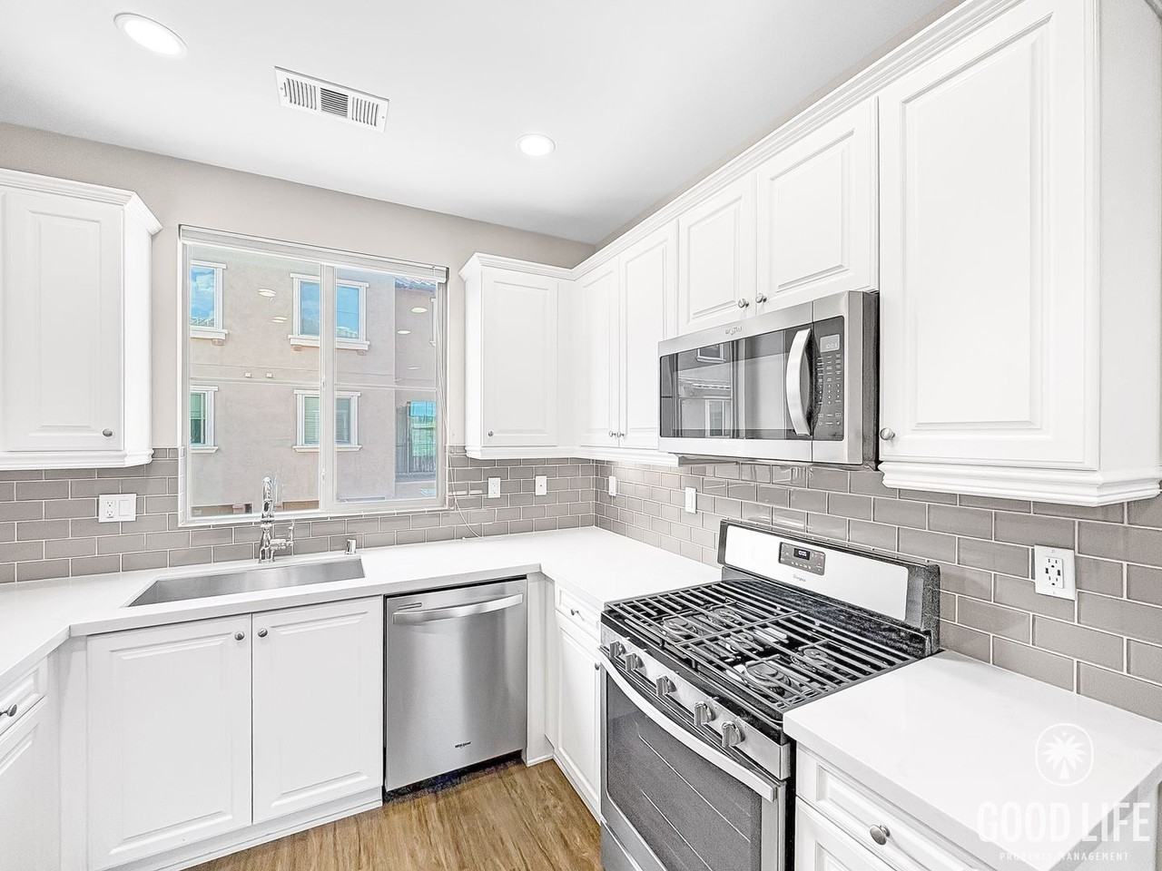 16063 Veridian Cir - Photo 2 of 26