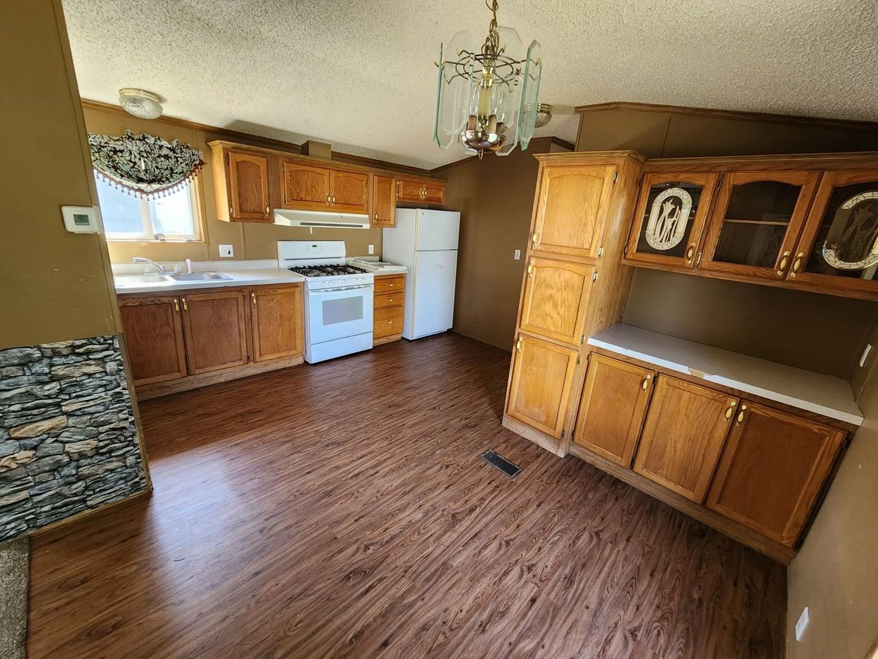 106 17th Avenue Southwest - Photo 5 of 18