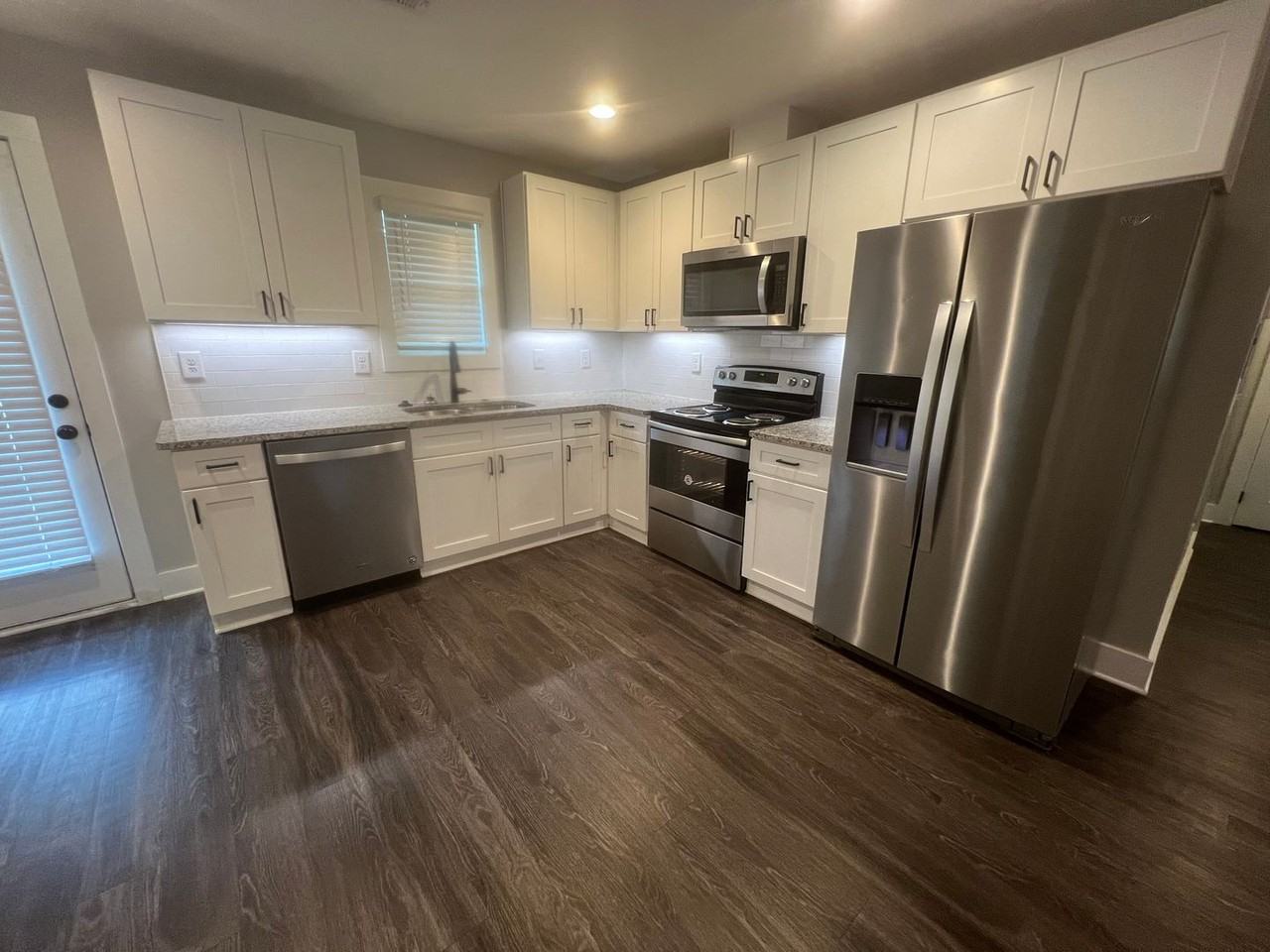 526 Hudson Ter - Photo 4 of 17