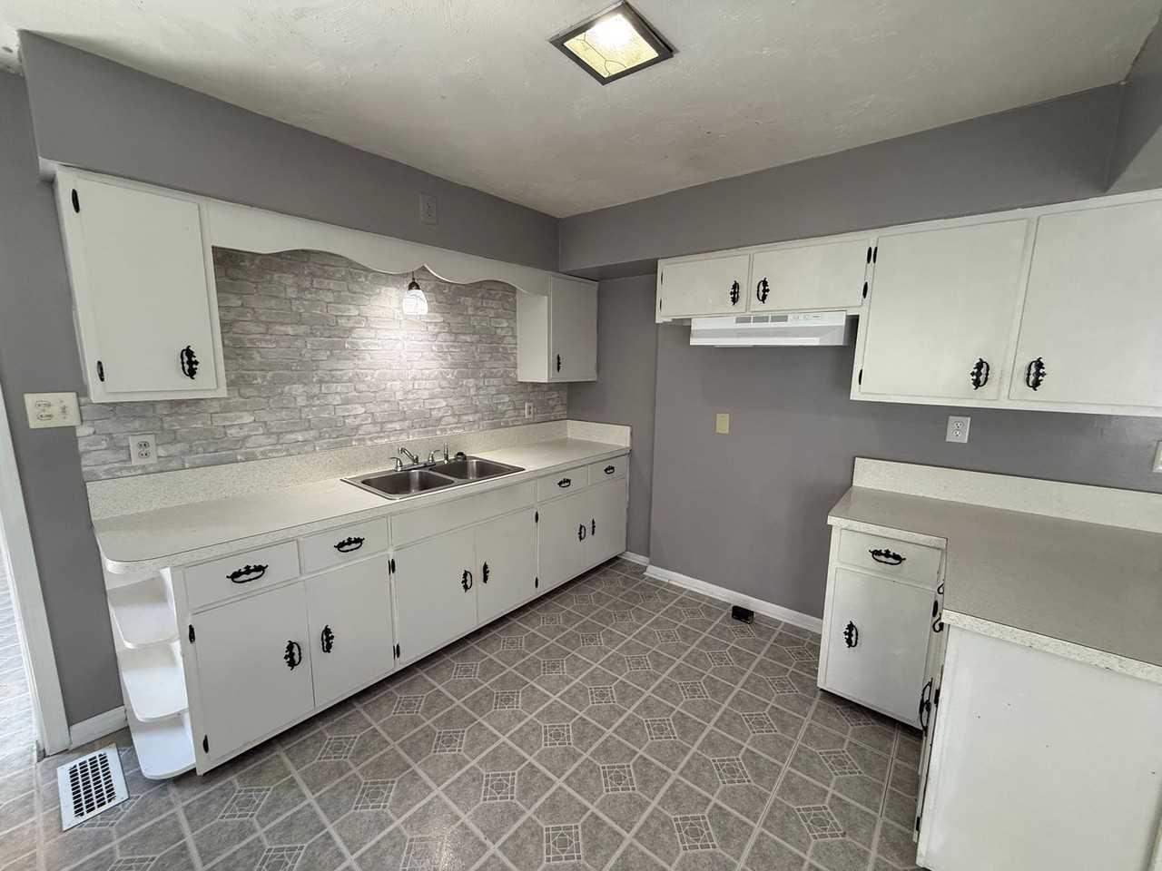 3220 Acacia Ave - Photo 2 of 13
