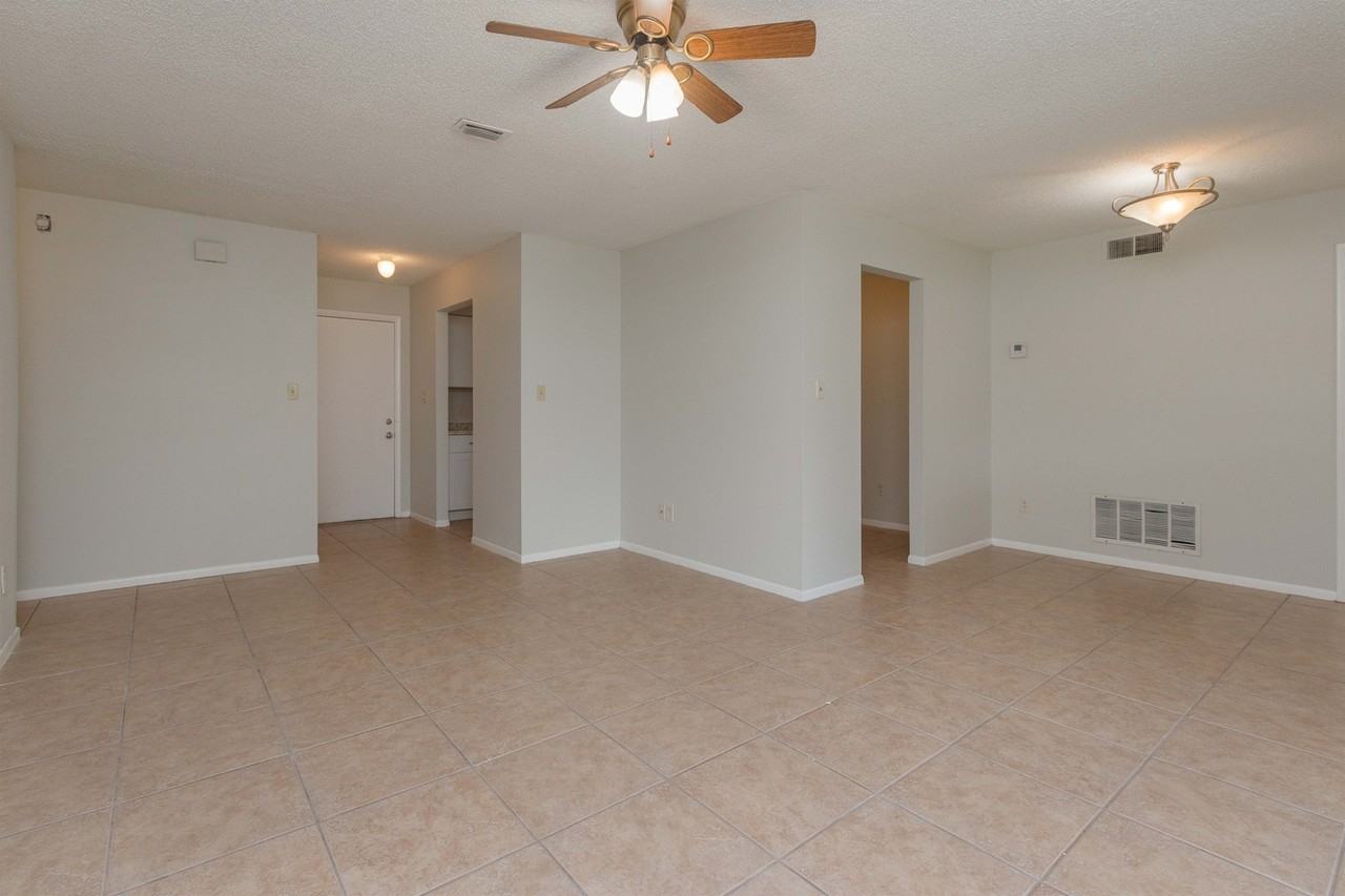 1442 Benwick Way - Photo 4 of 23