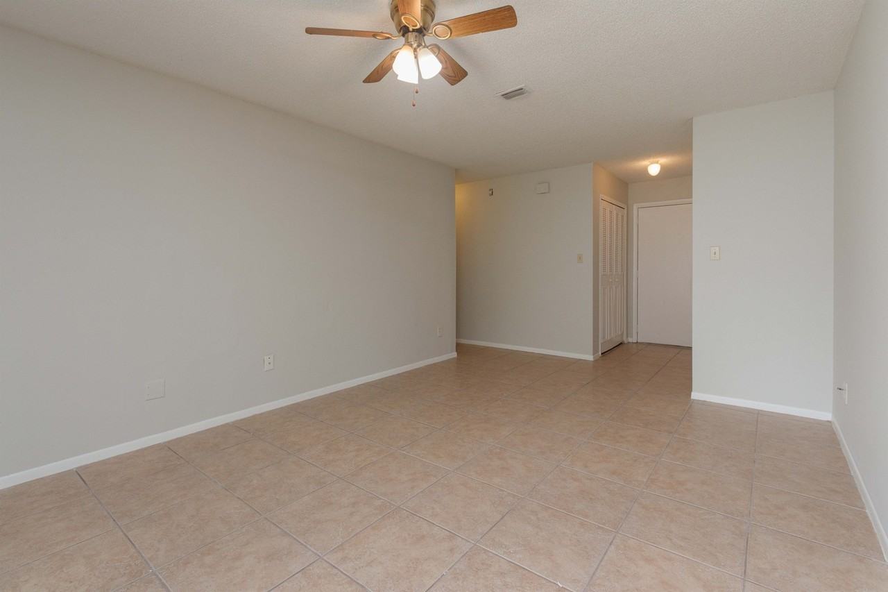 1442 Benwick Way - Photo 5 of 23