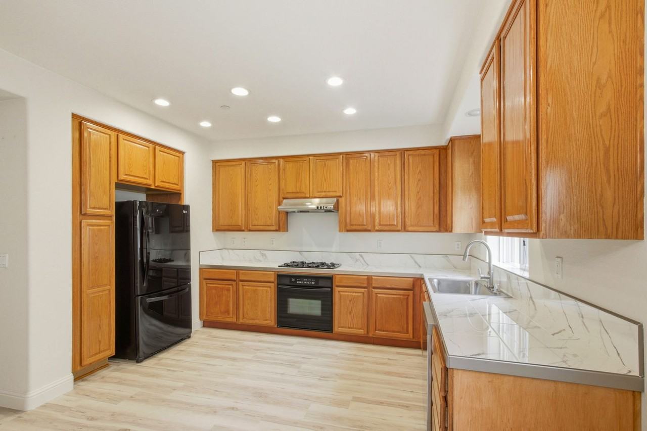 554 Altino Blvd - Photo 4 of 24