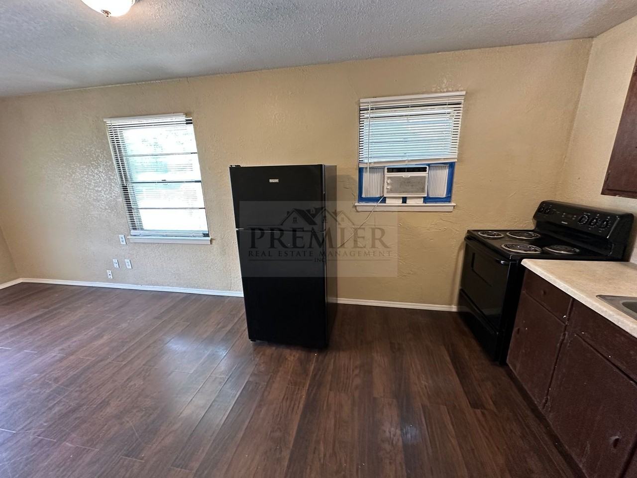 4818 Woodend Ave - Photo 6 of 15