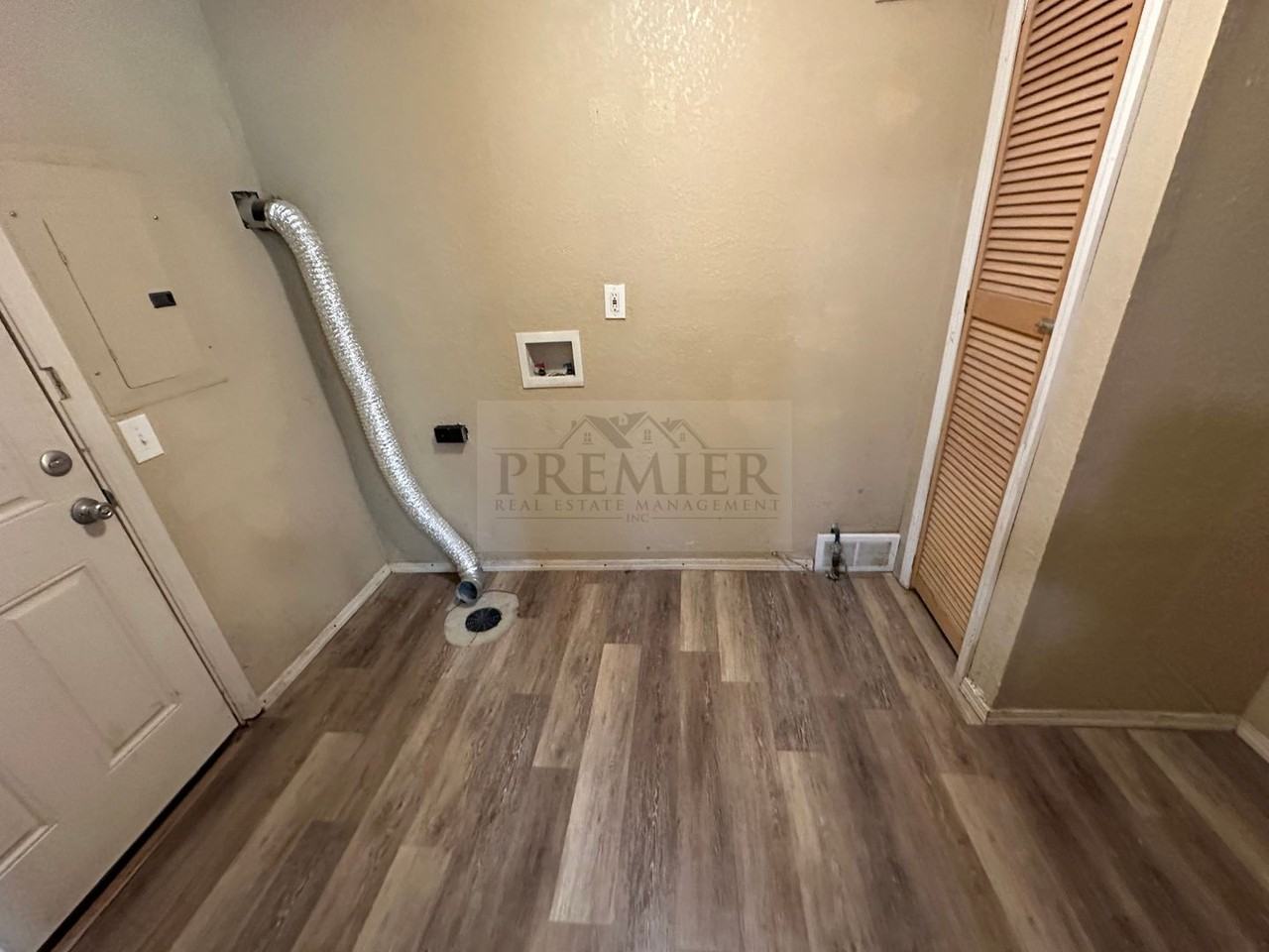 4818 Woodend Ave - Photo 7 of 15