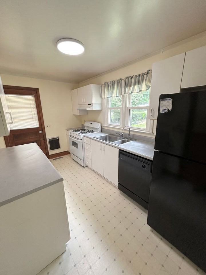 108 Broce Dr - Photo 3 of 8