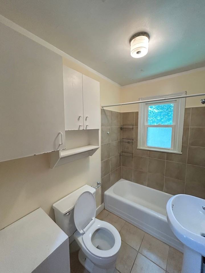 108 Broce Dr - Photo 5 of 8