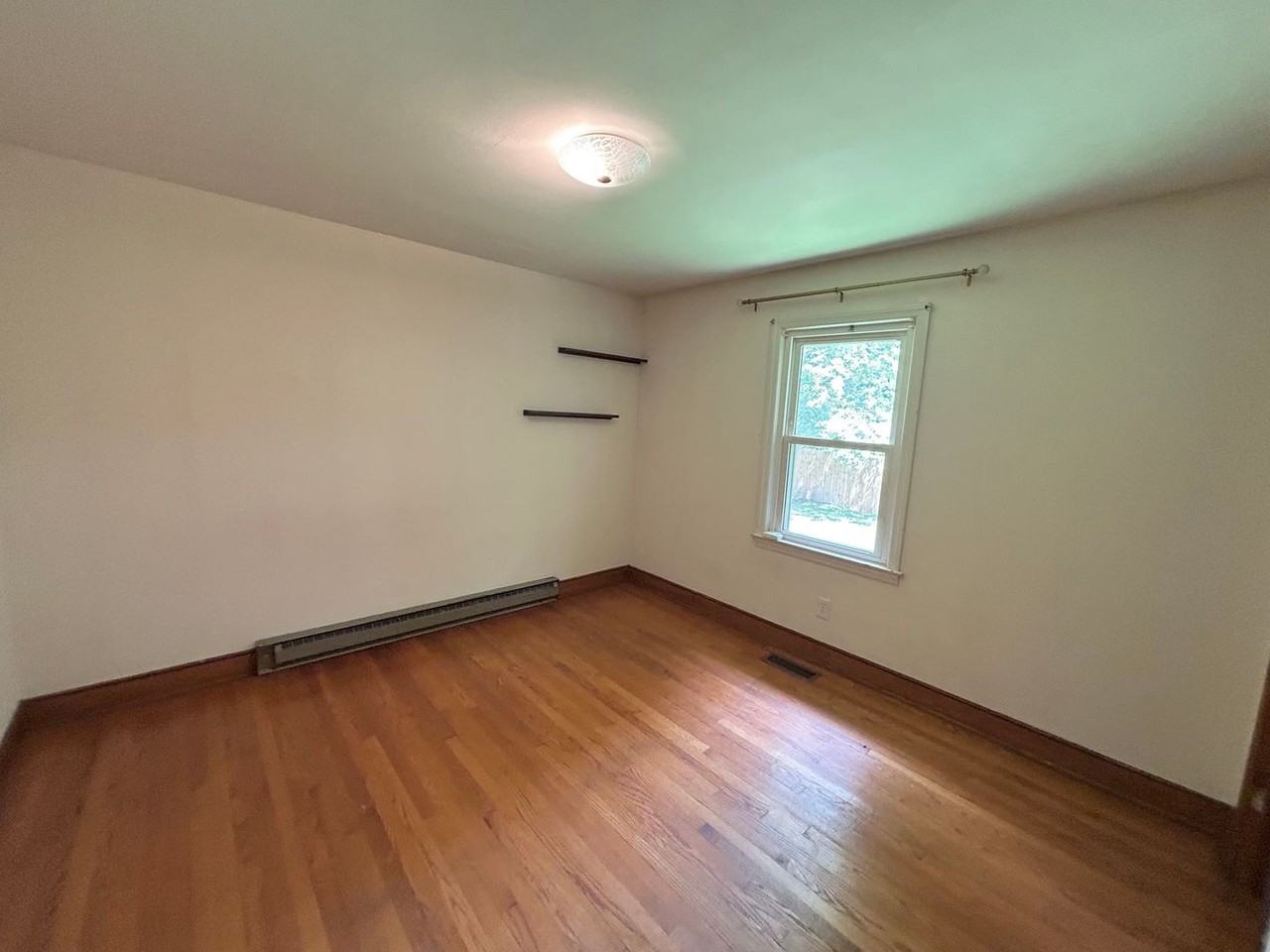 108 Broce Dr - Photo 6 of 8