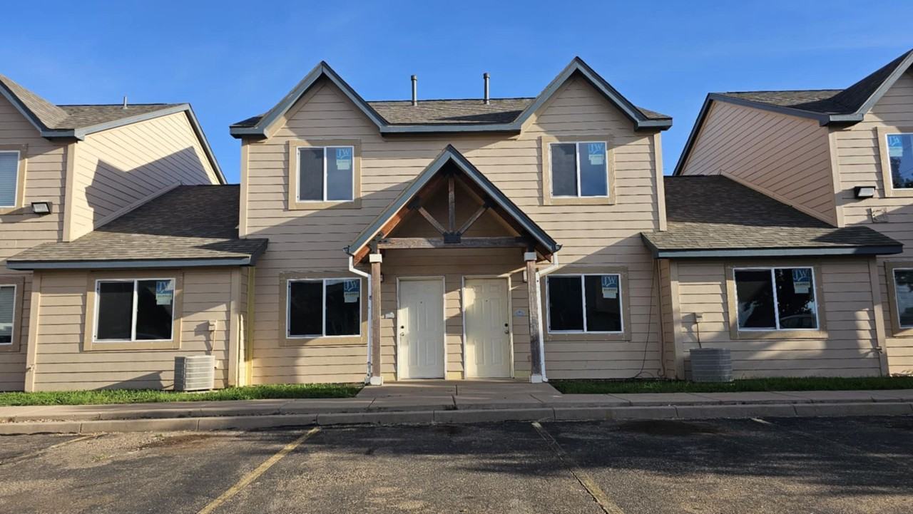 Parkside Apartments - Photo 3 of 4