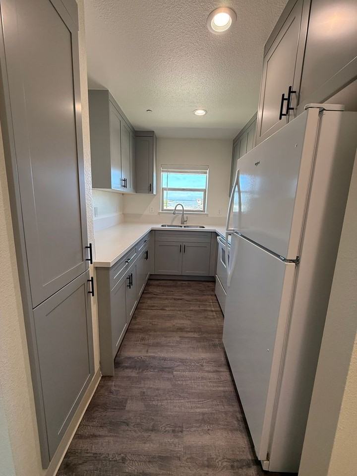 849 Pioneer St #205 - Photo 6 of 17