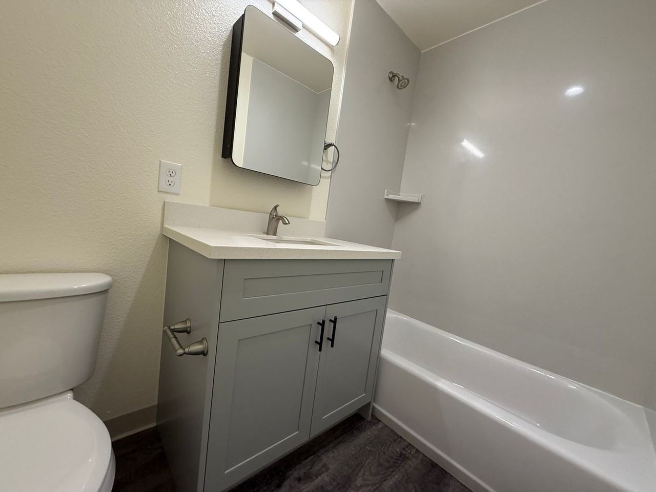 849 Pioneer St #206 - Photo 7 of 15