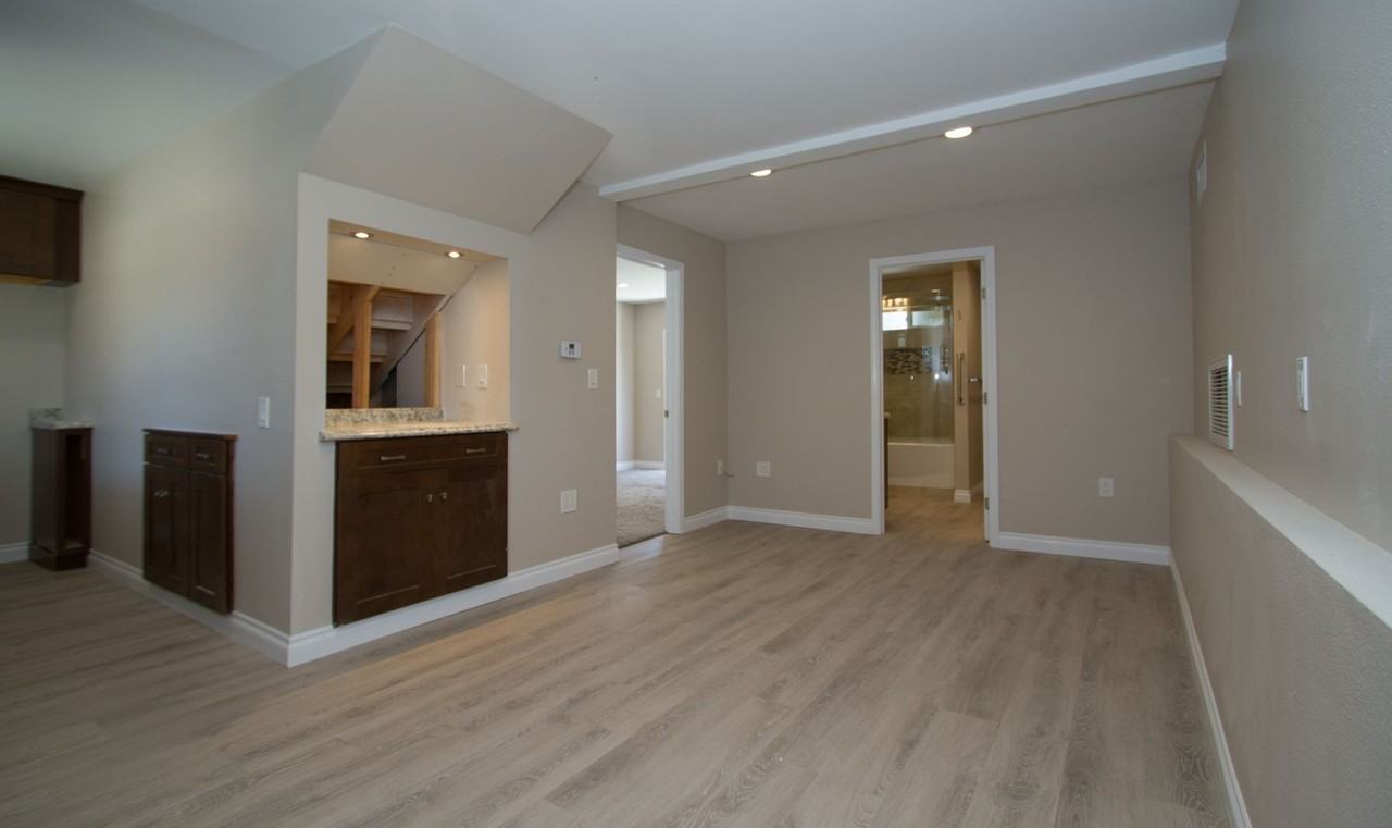 1924 Fearn Ave - Photo 2 of 12