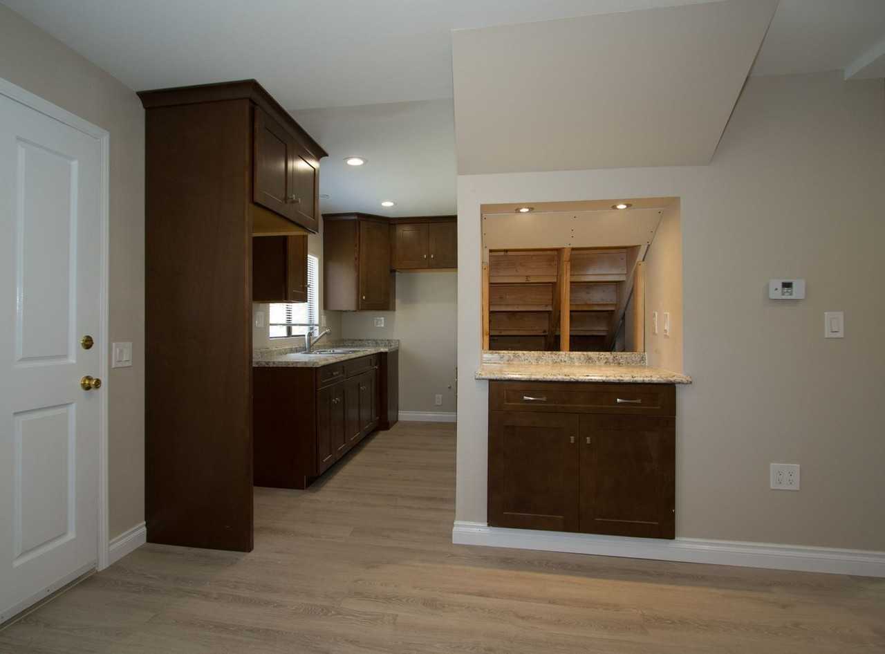 1924 Fearn Ave - Photo 3 of 12