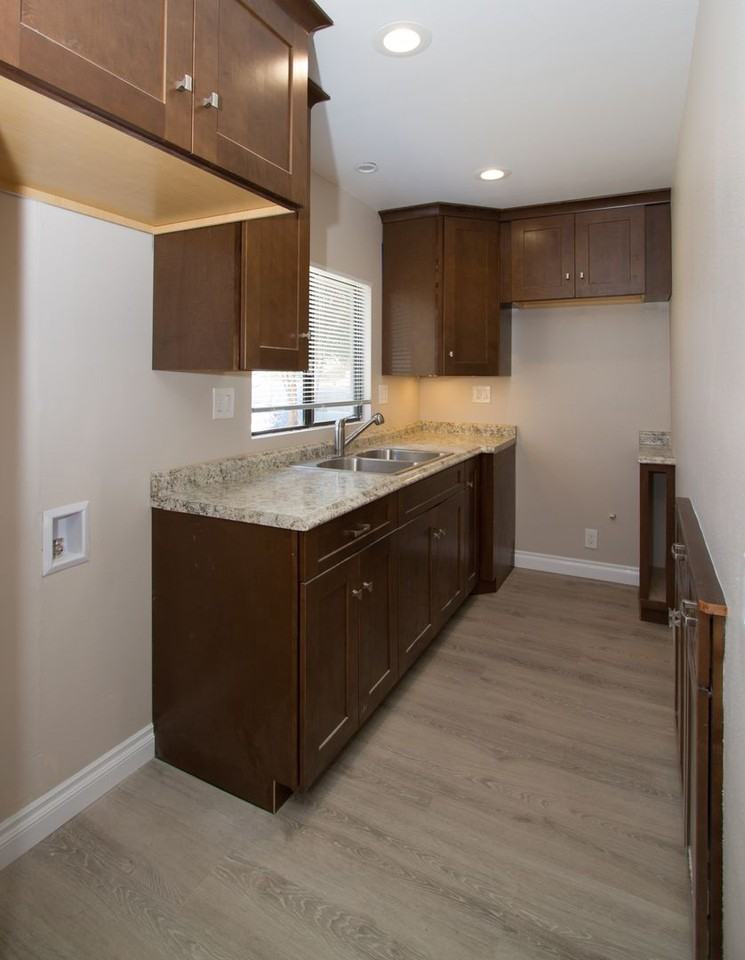 1924 Fearn Ave - Photo 7 of 12