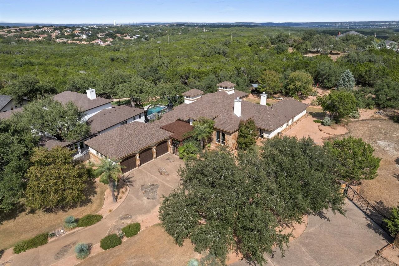 15086 Barrie Dr - Photo 5 of 50