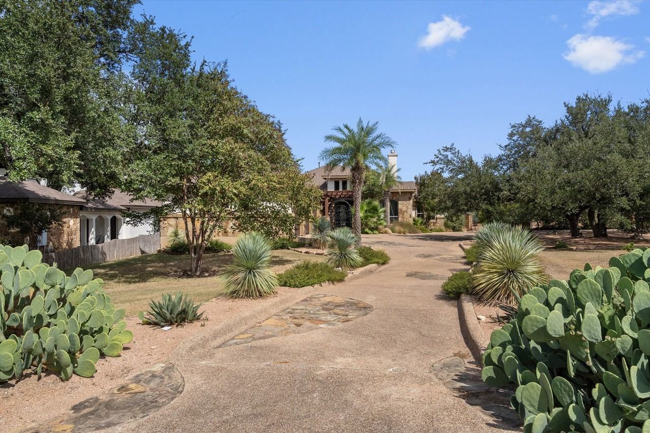 15086 Barrie Dr - Photo 6 of 50