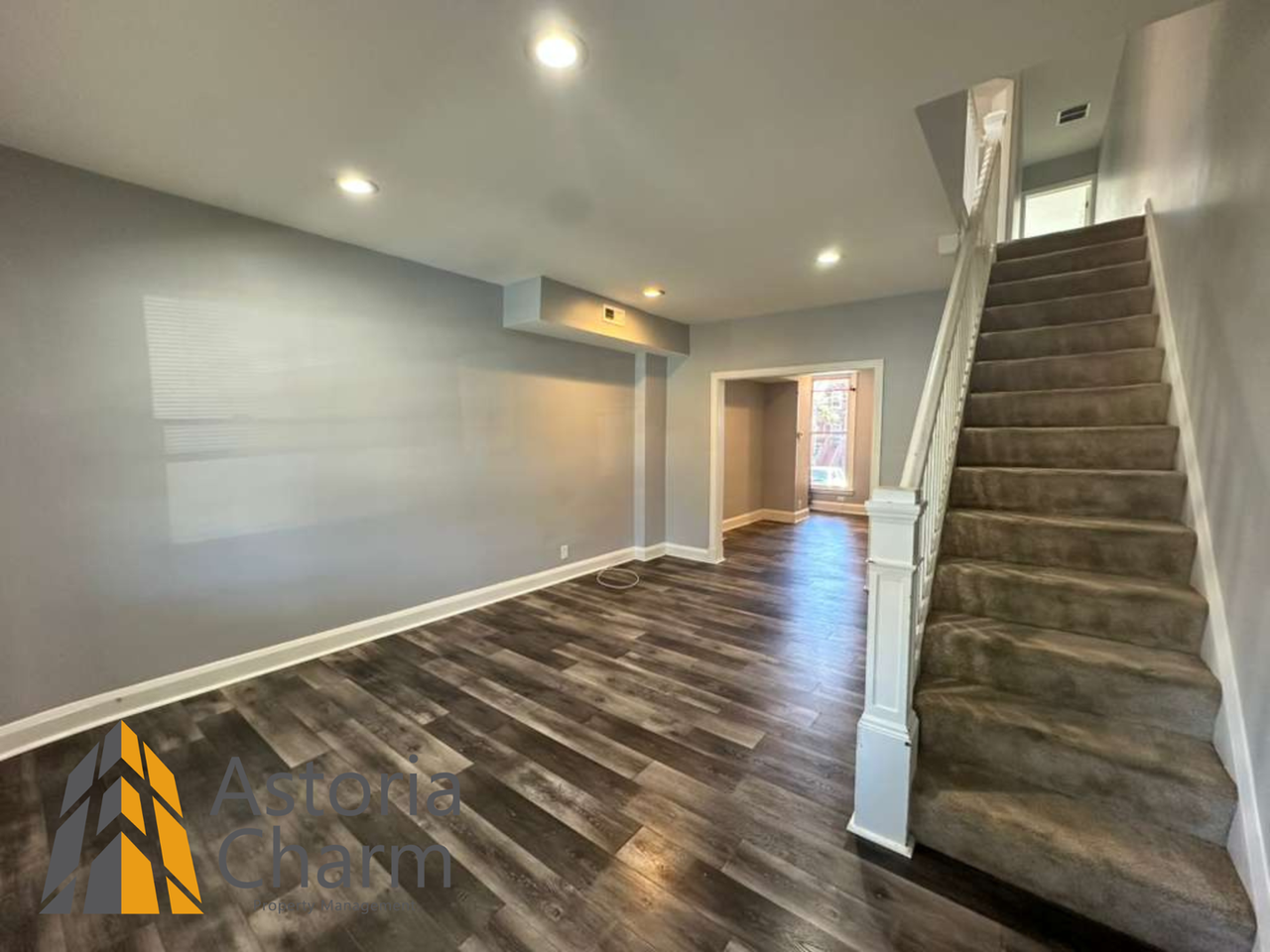 4023 Woodridge Rd - Photo 3 of 42