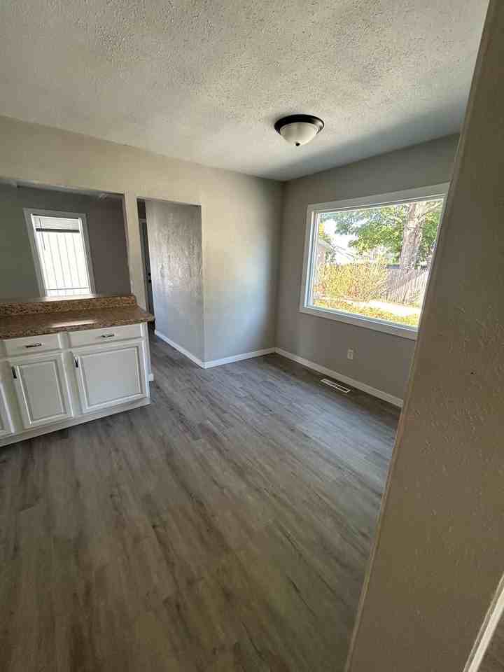 427 5th Street - Photo 3 of 10