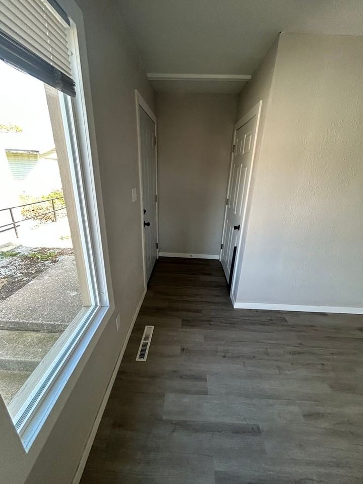 427 5th Street - Photo 4 of 10