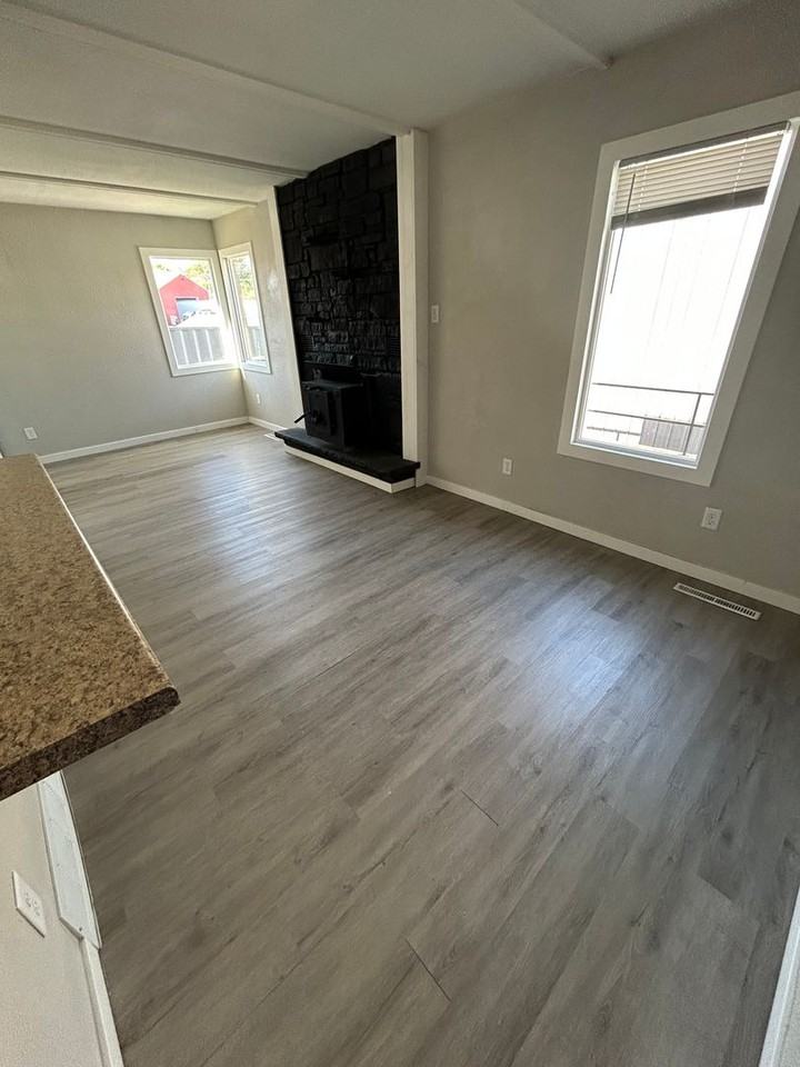 427 5th Street - Photo 5 of 10