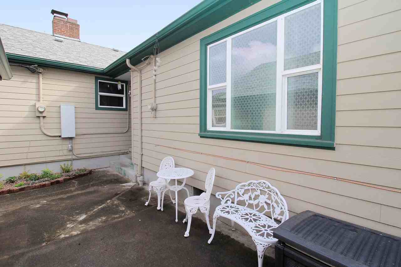 1215 Ne 70th Ave - Photo 2 of 17