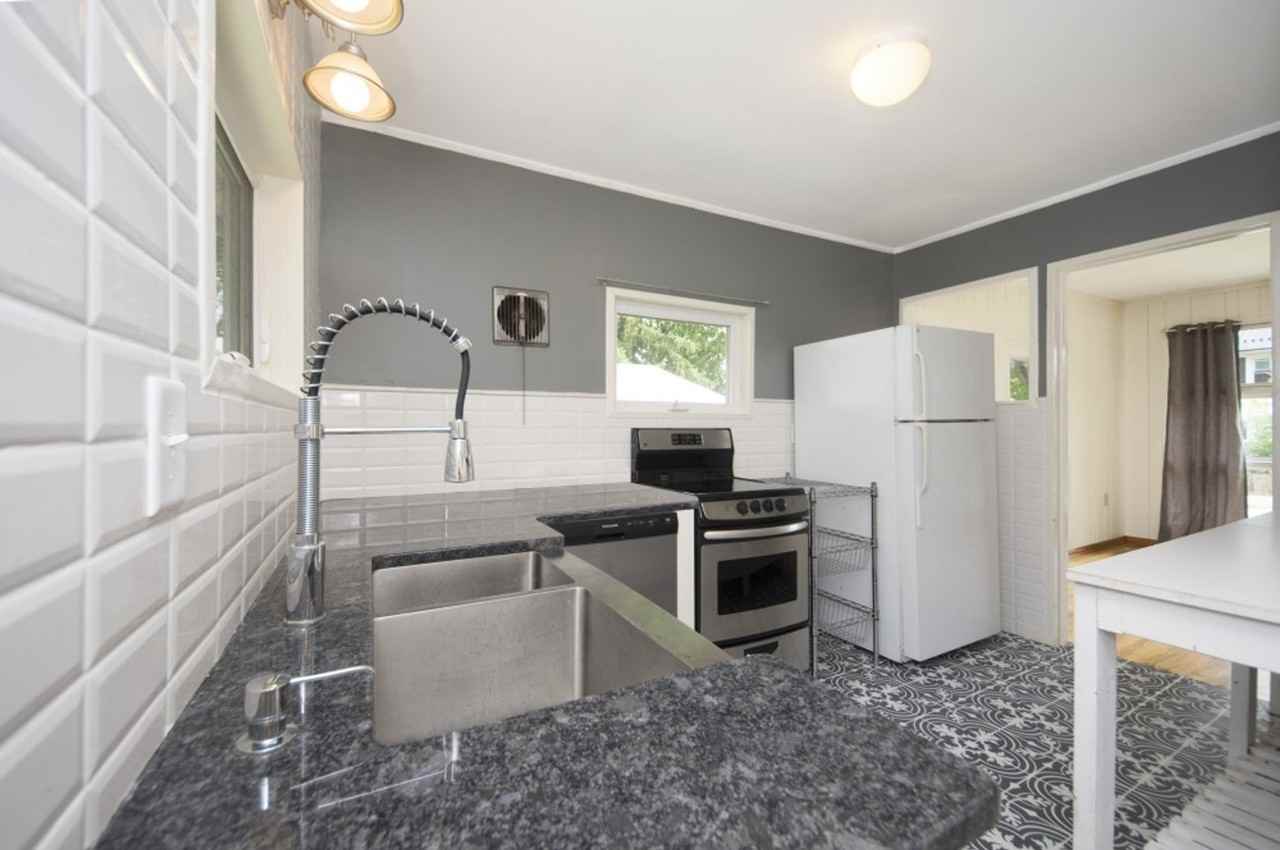 239 Crestmont Ave - Photo 7 of 19