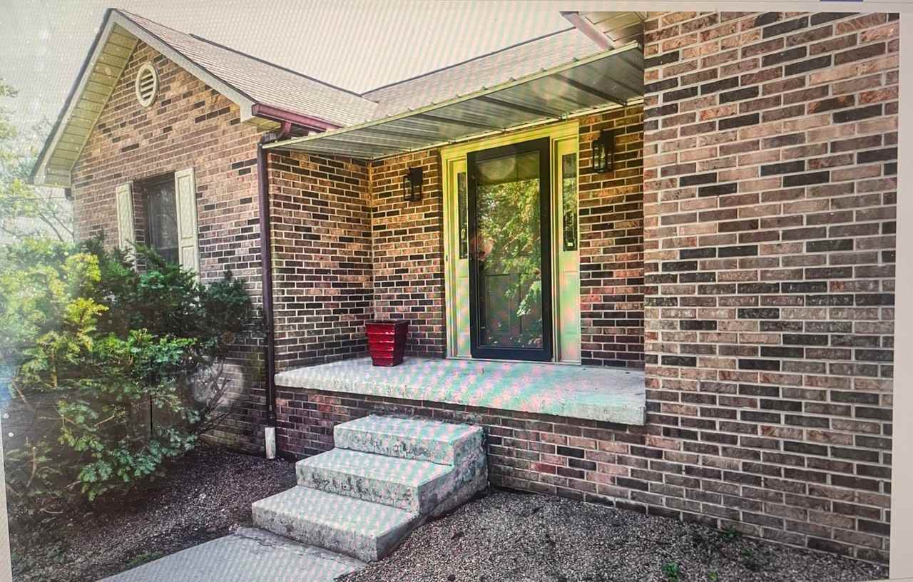 125 Foothills Cir - Photo 2 of 32