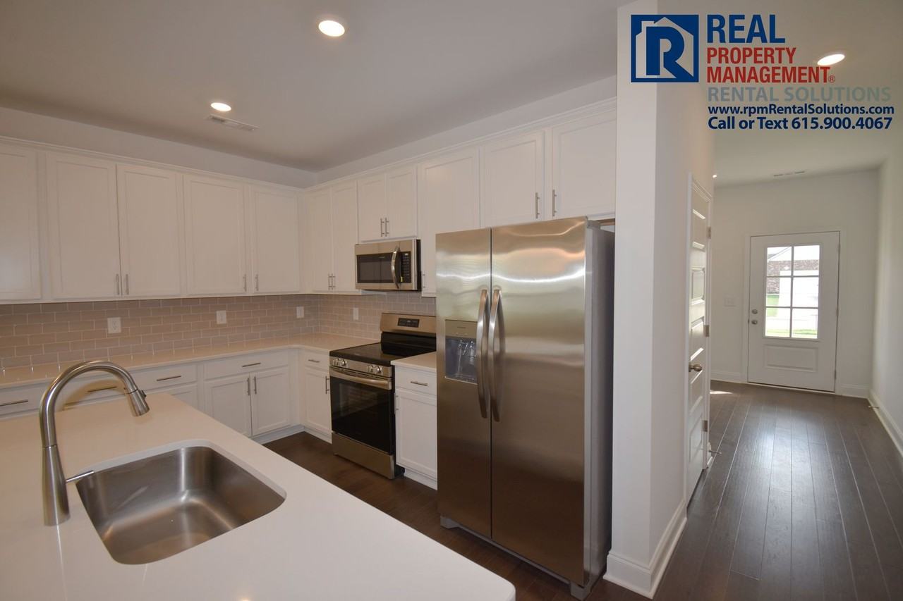 4922 Russell David Dr - Photo 5 of 32