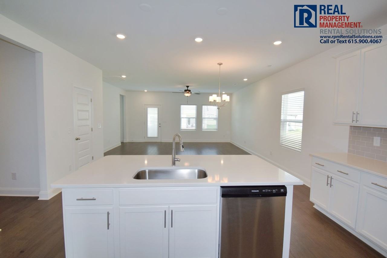 4922 Russell David Dr - Photo 6 of 32